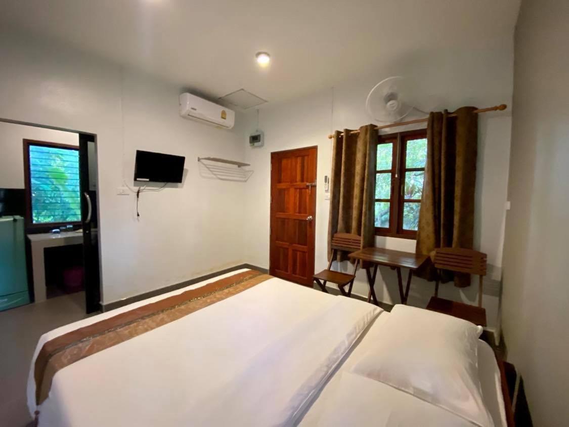 Coconut Bungalow Nai Yang Beach Exterior foto