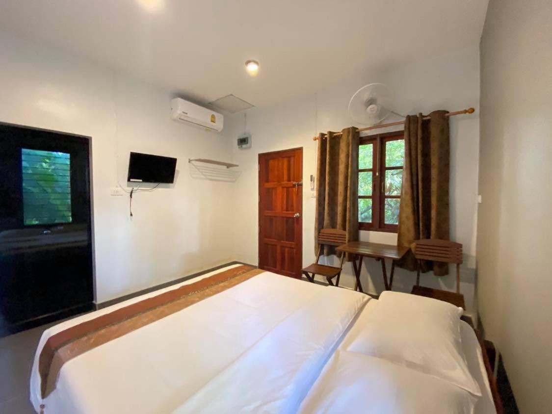 Coconut Bungalow Nai Yang Beach Exterior foto