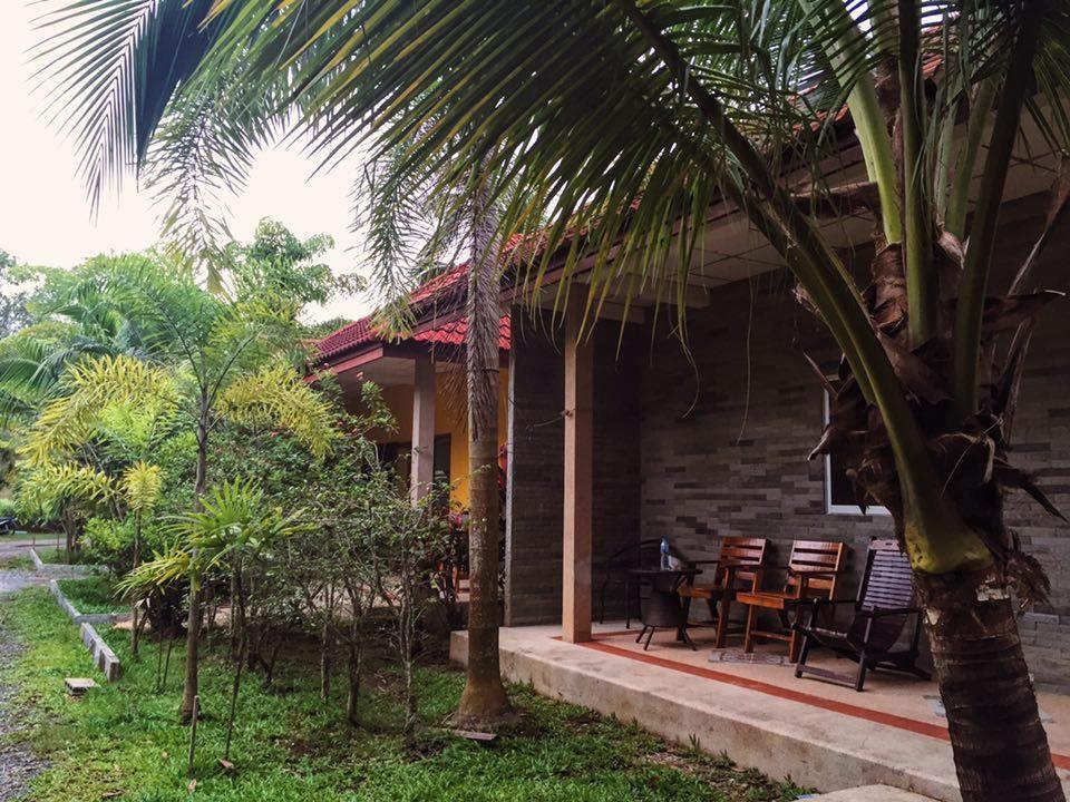 Coconut Bungalow Nai Yang Beach Exterior foto
