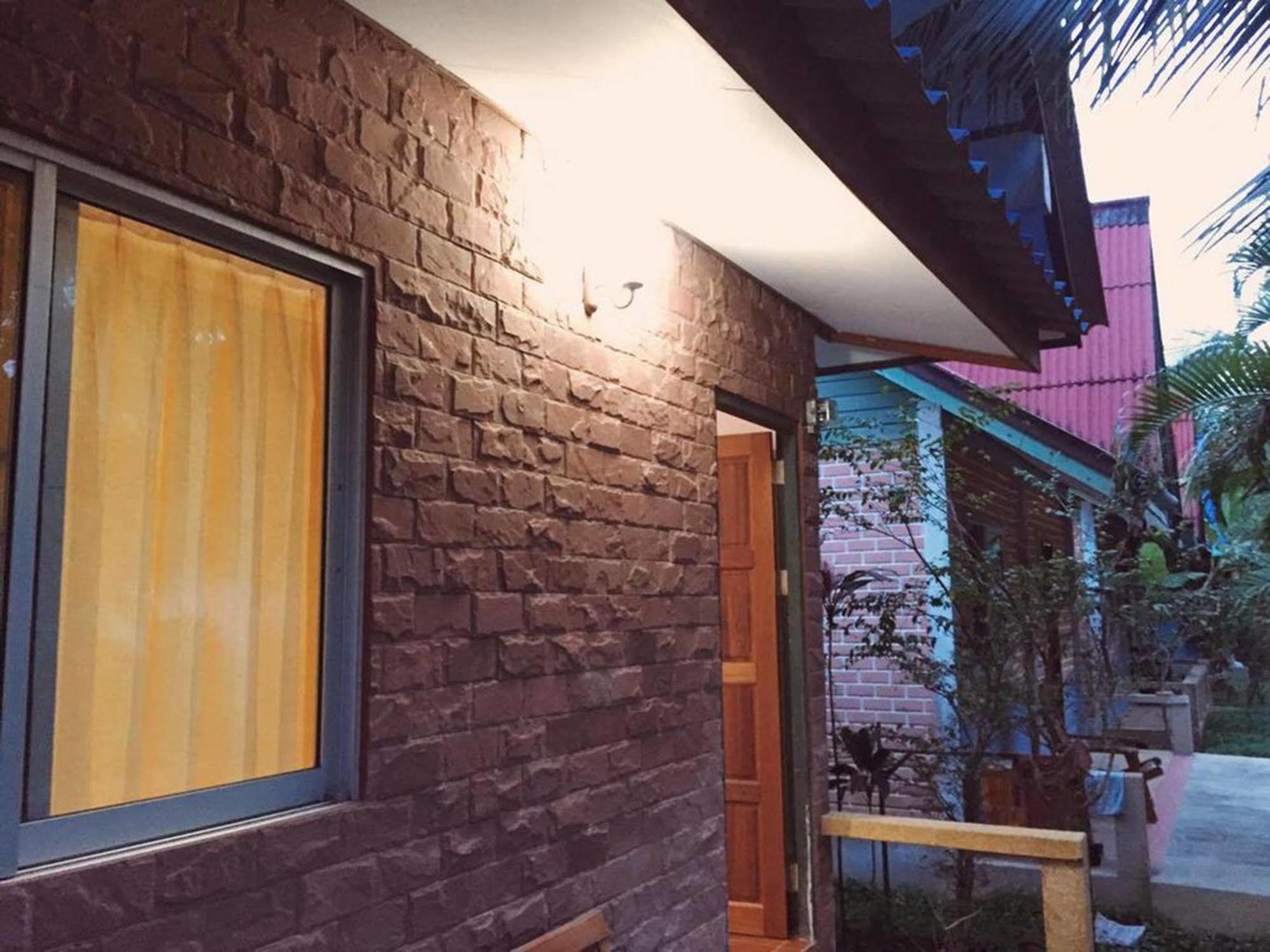 Coconut Bungalow Nai Yang Beach Exterior foto