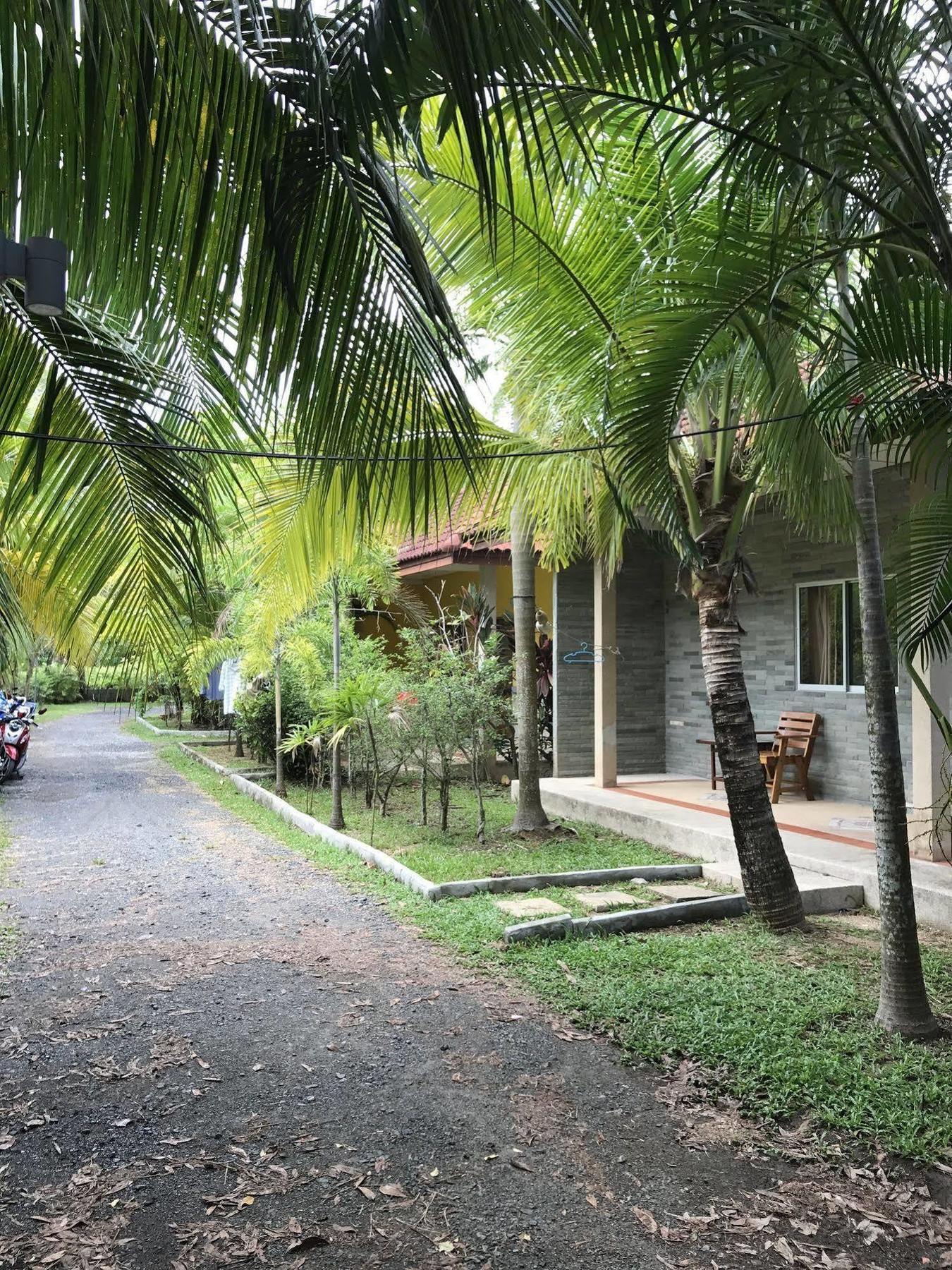 Coconut Bungalow Nai Yang Beach Exterior foto