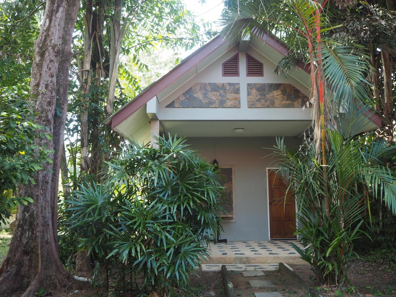 Coconut Bungalow Nai Yang Beach Exterior foto