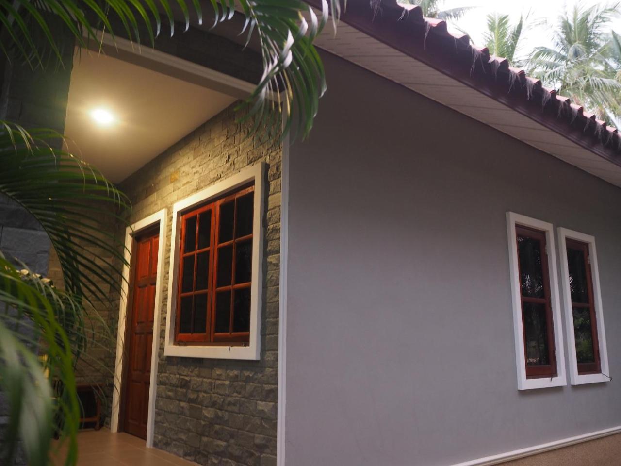 Coconut Bungalow Nai Yang Beach Exterior foto